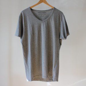 2/20$ Jack & Jones Gray T-Shirt Size XL